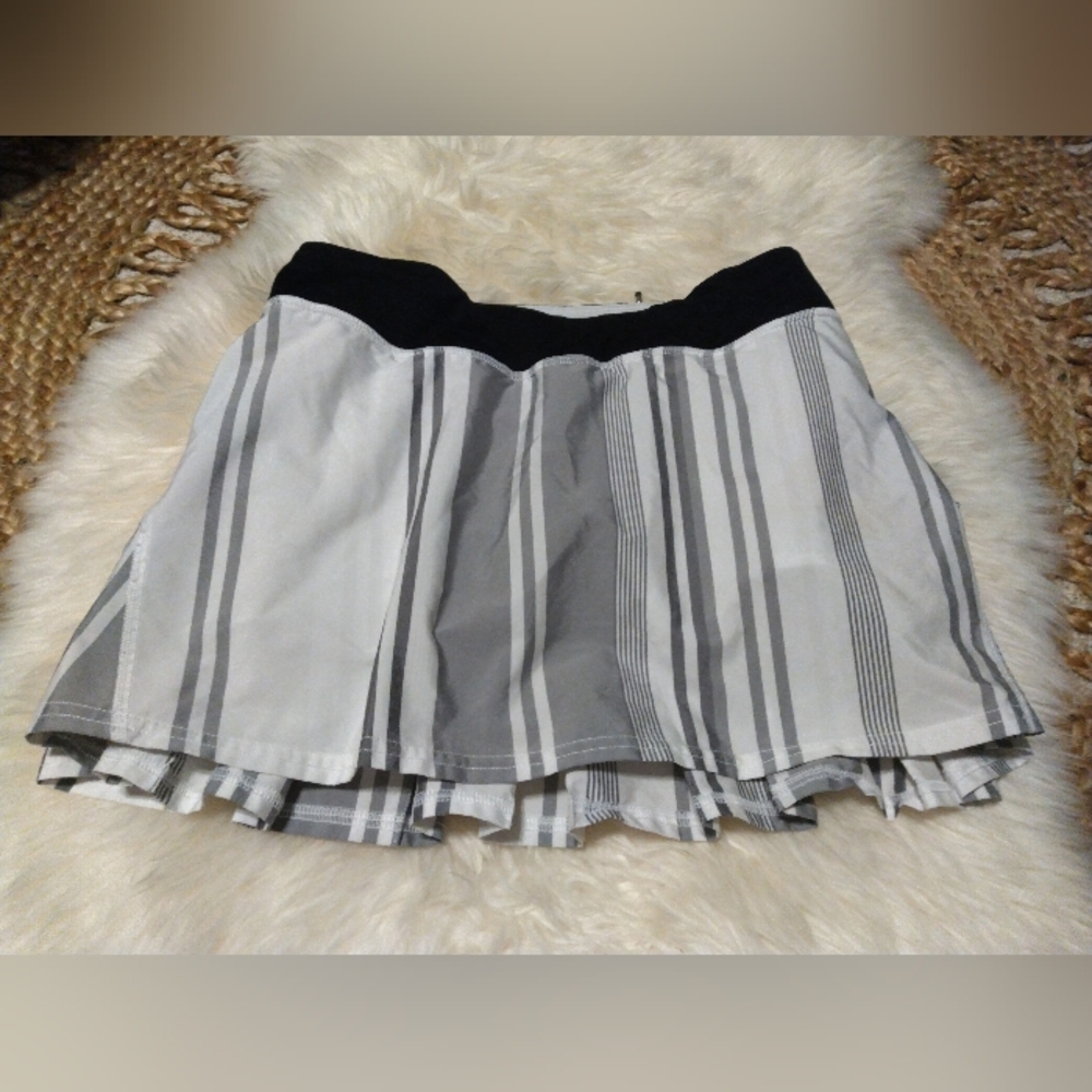 Lululemon Athletica Pace Setter Skort Black and Gray Striped Size 4